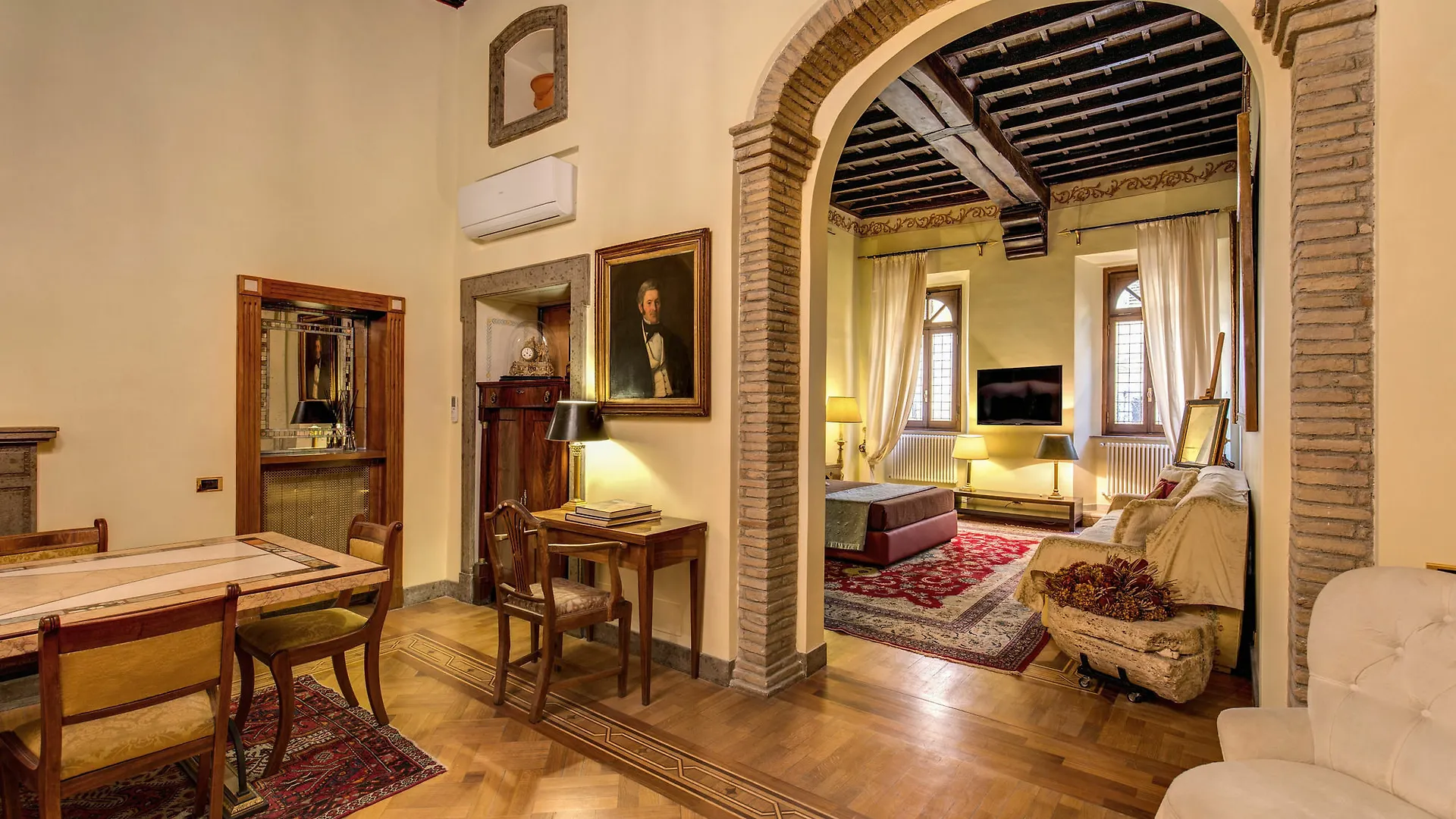 Suite In Rome Historic Apartment