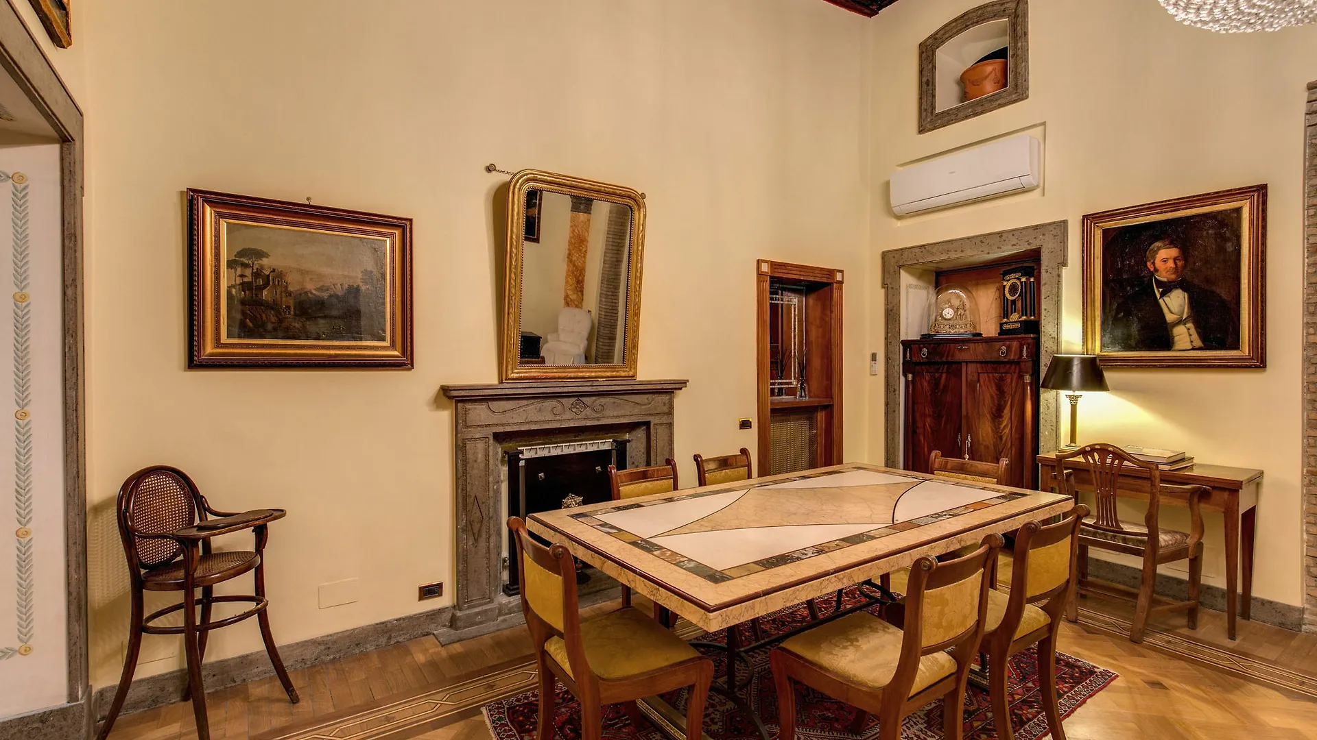 Apartment Suite In Rome Historic