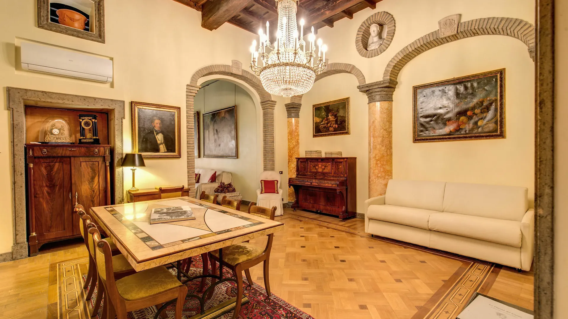 Apartment Suite In Rome Historic